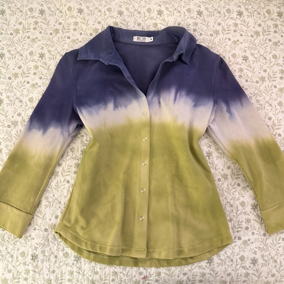 Tops - Button up quarter sleeve ombré top